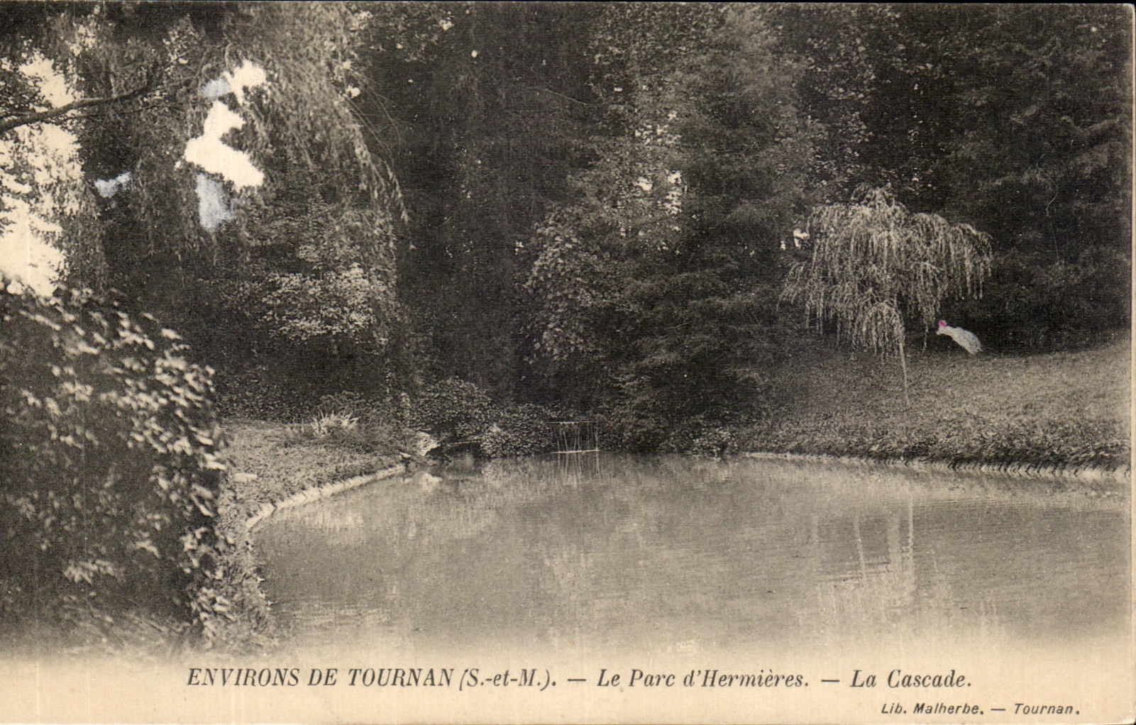 CPA Environs De Tournan Le Parc d'Hemieres La cascade