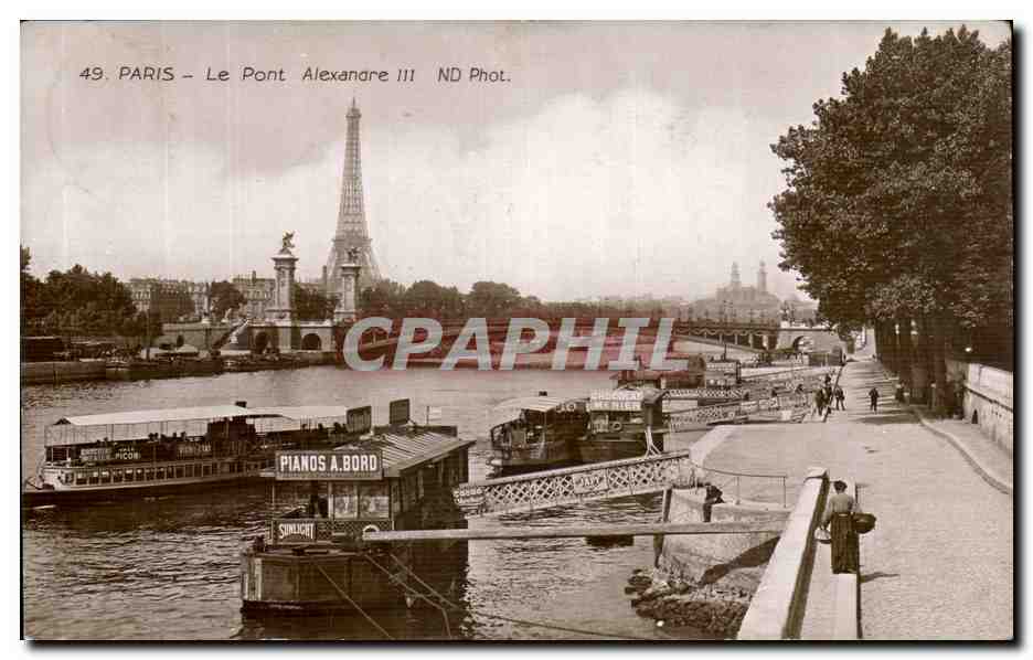 CPA Paris Le pont Alexandre III Tour Eiffel Peniches Pianos a bord Chocolat Menier