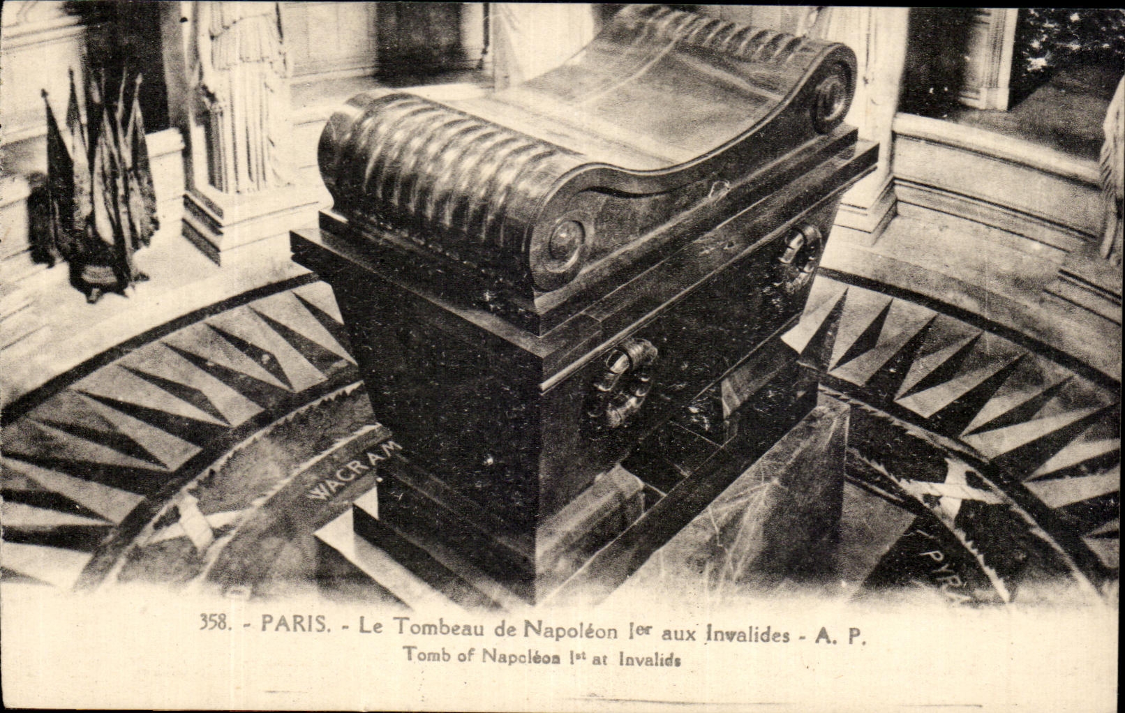 CPA Paris Le Tombeau de Napoleon ler aux Invalides 