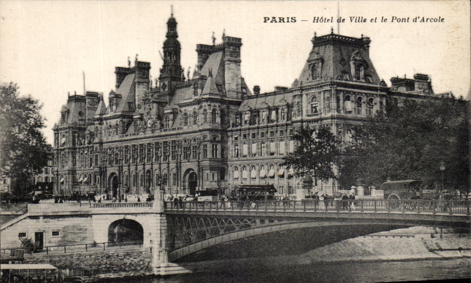 CPA Paris Hotel de Ville et le Pont d'Arcole