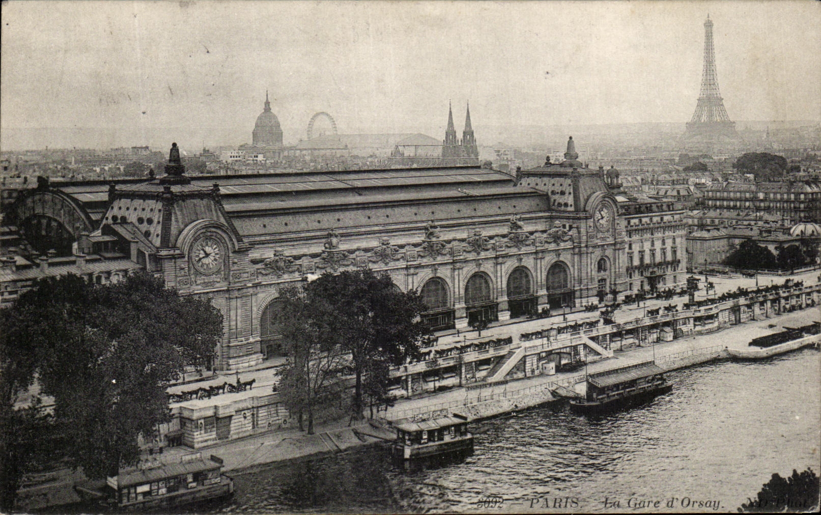 CPA Paris En Gare d'Orsay Tour Eiffel
