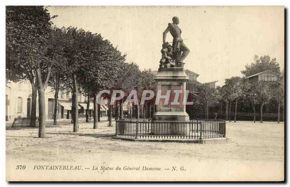 Fontainebleau — La Statue du Général Damesne — N.G.