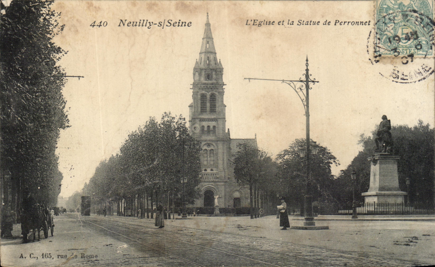 CPA Neuilly s Seine L'Eglise Et la Statue de Perronnet