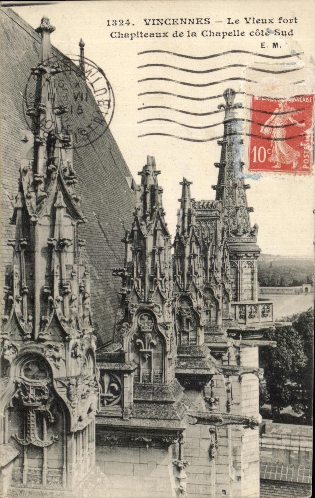 Vincennes — Le Vieux fort. Chapiteaux de la Chapelle côté Sud — E.M.