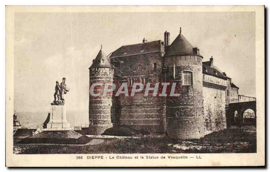 CPA Dieppe Le Chateau et la Statue de Vauquelin