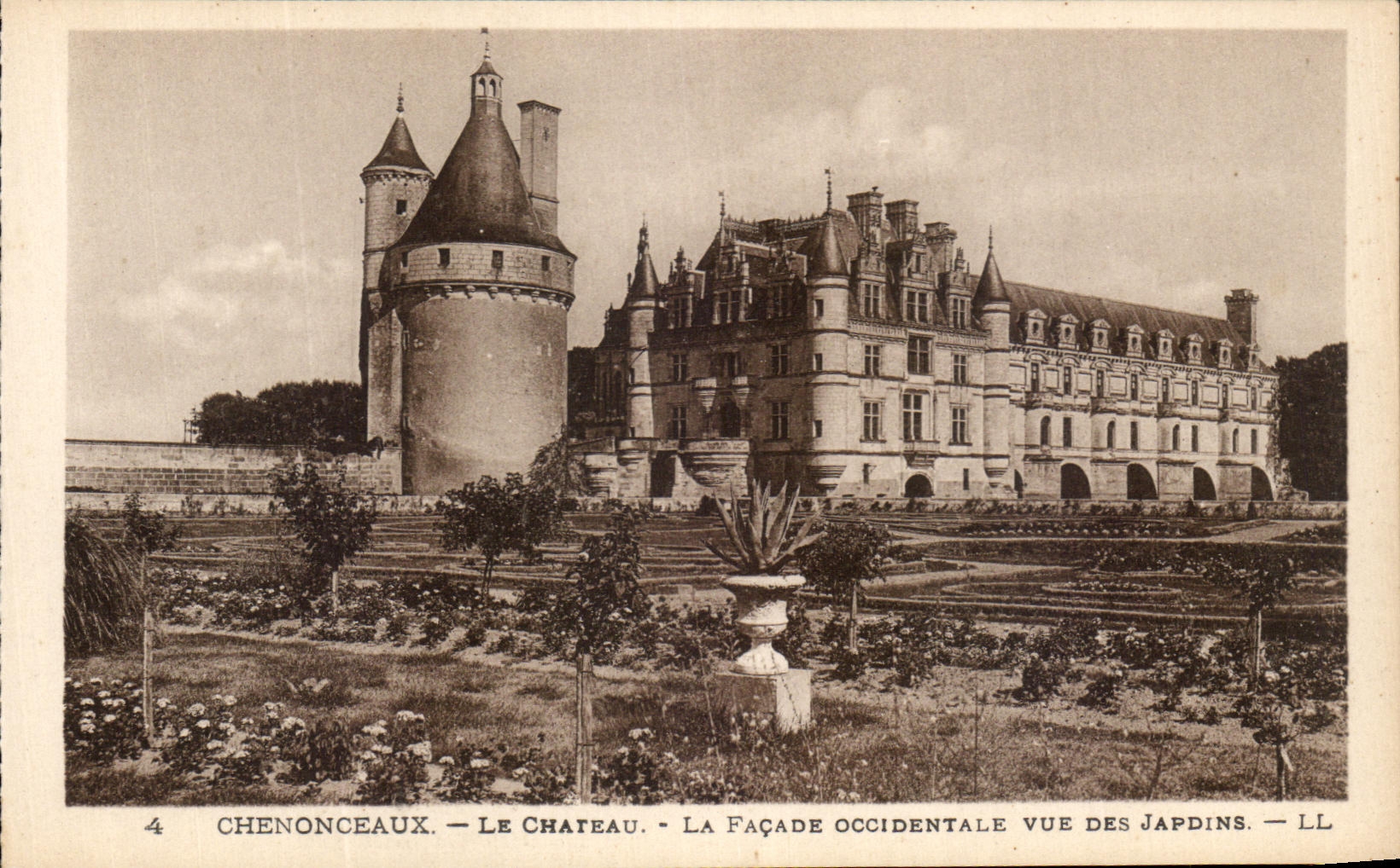 CPA Chenonceaux Le Chateau La Facade Occidentale Vue des Jardins