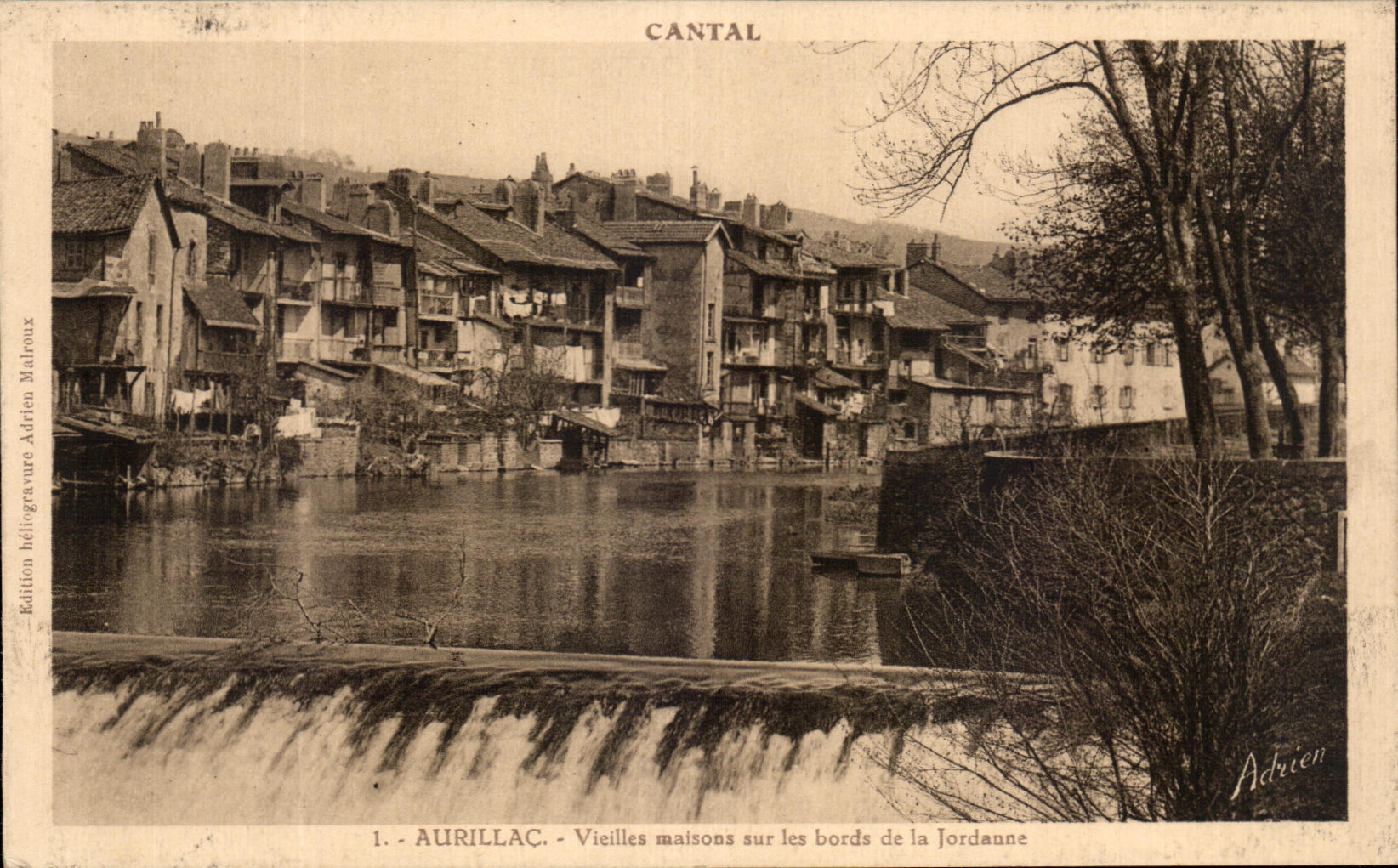 CPA Cantal Aurillac Vieilles maisons les bords de la Jordanne