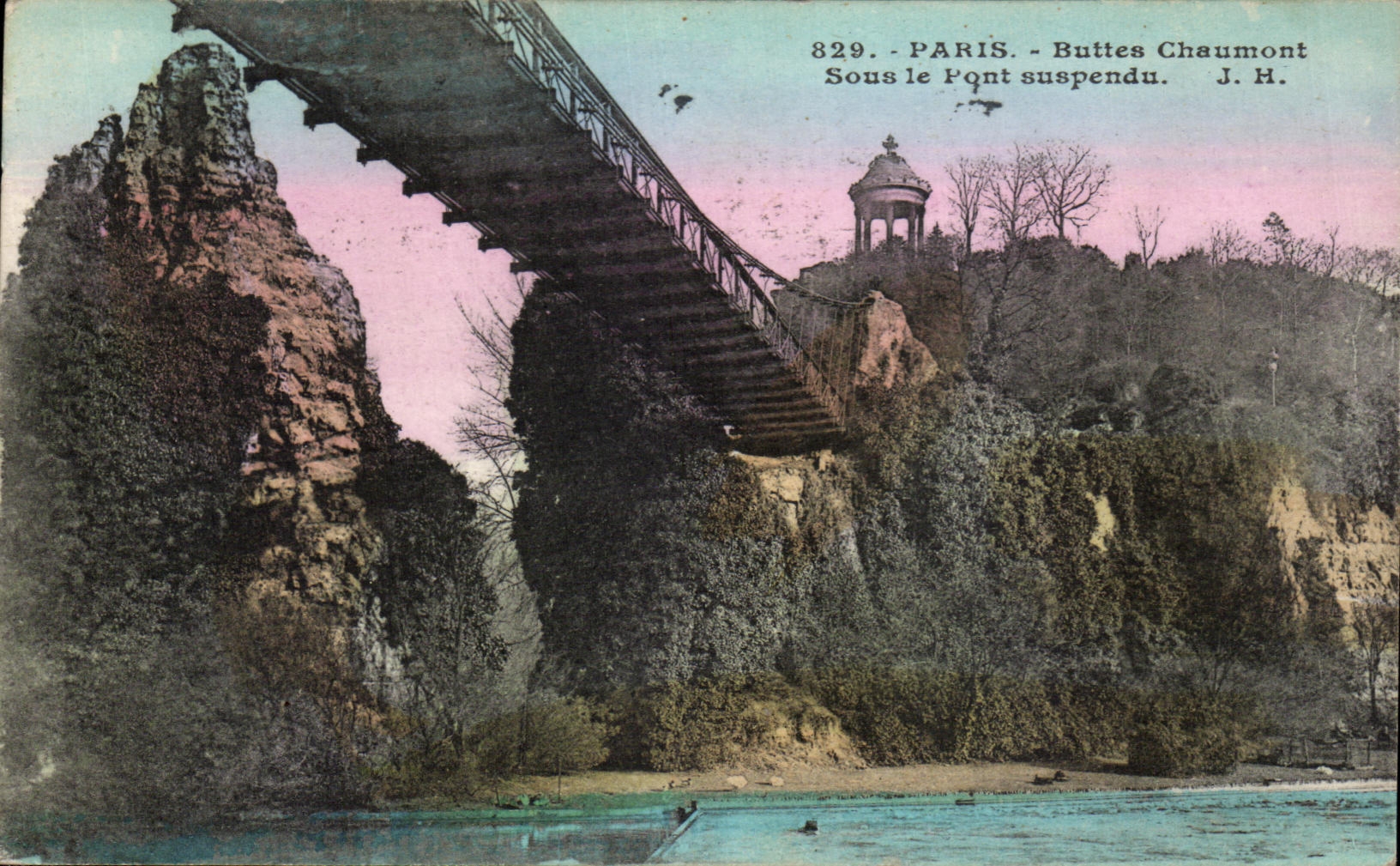CPA Paris Buttes Chaumont Sous le Pont suspendu