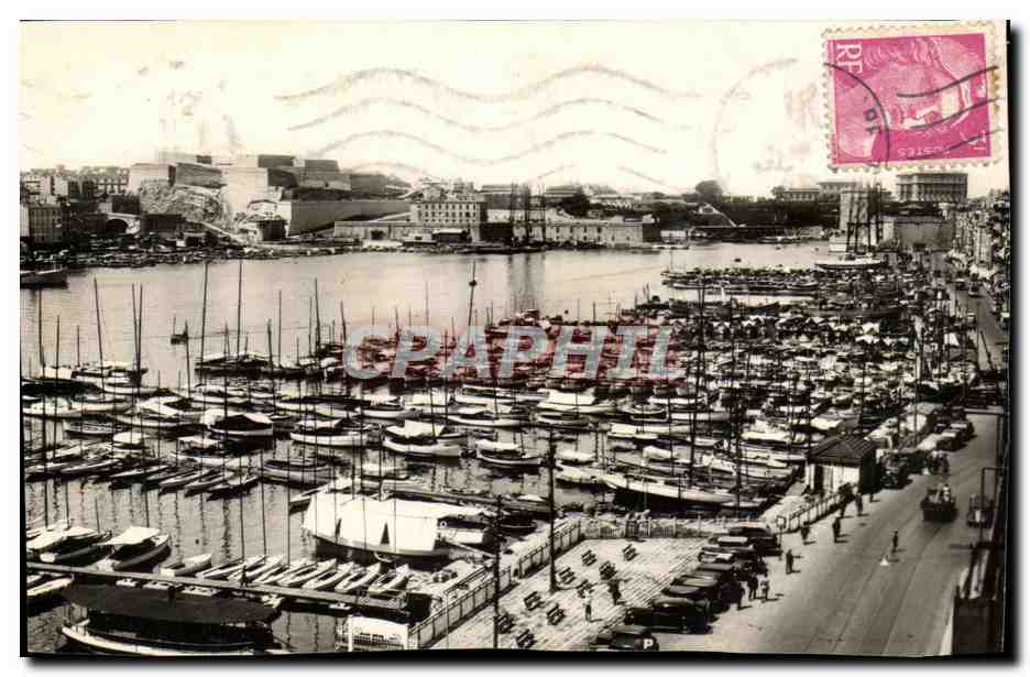 CPA Marseille Barques De Peches Dans Le Port Bateaux