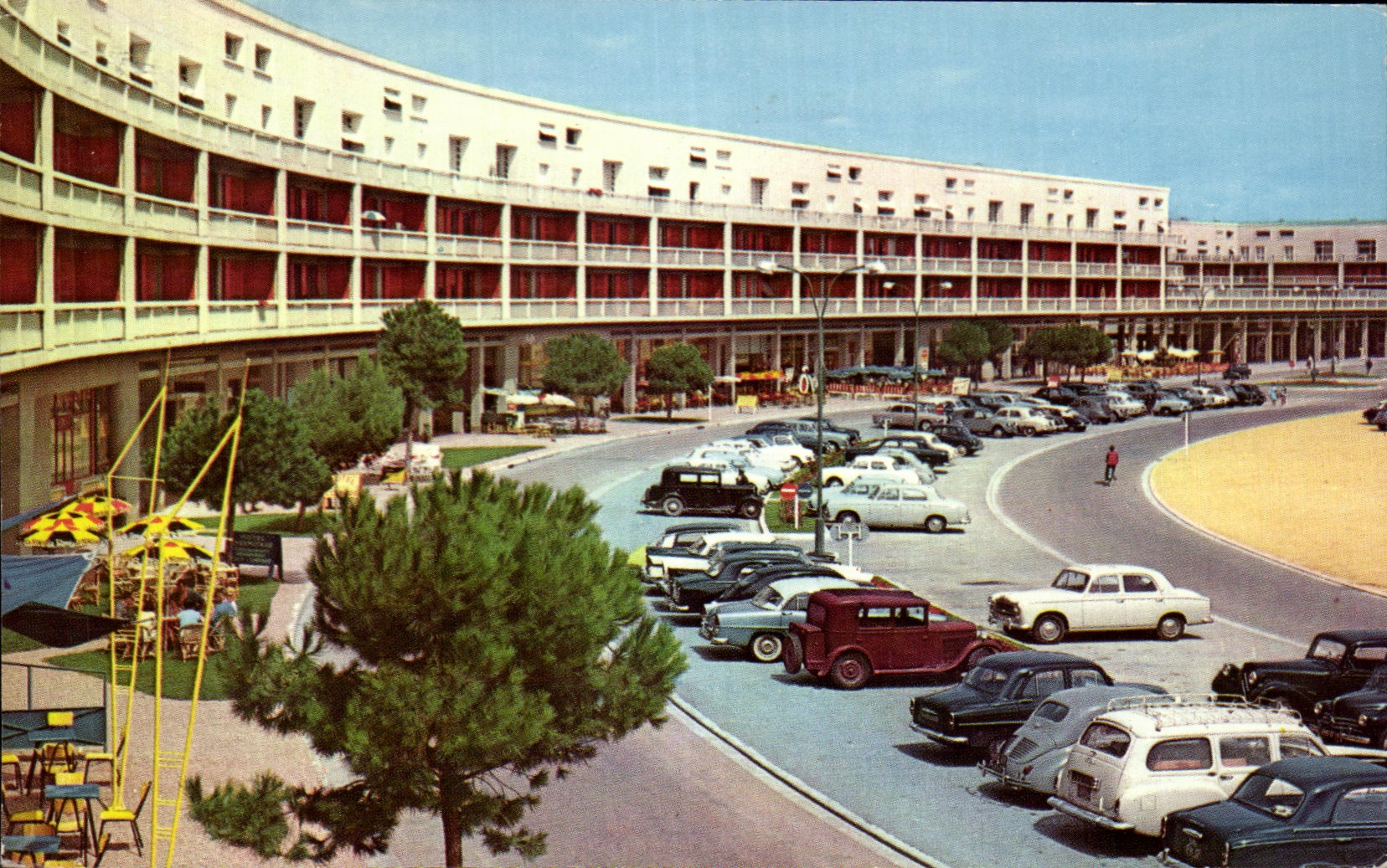 Royan — Le Front de Mer devant le Casino — M. Berjaud, éditeur, n° 4564