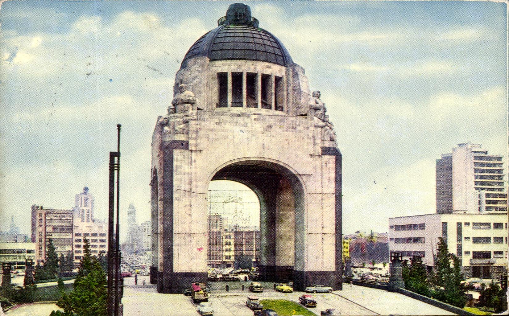 Monumento a la Revolución — Mexico — éditeur inconnu, n° de série non visible