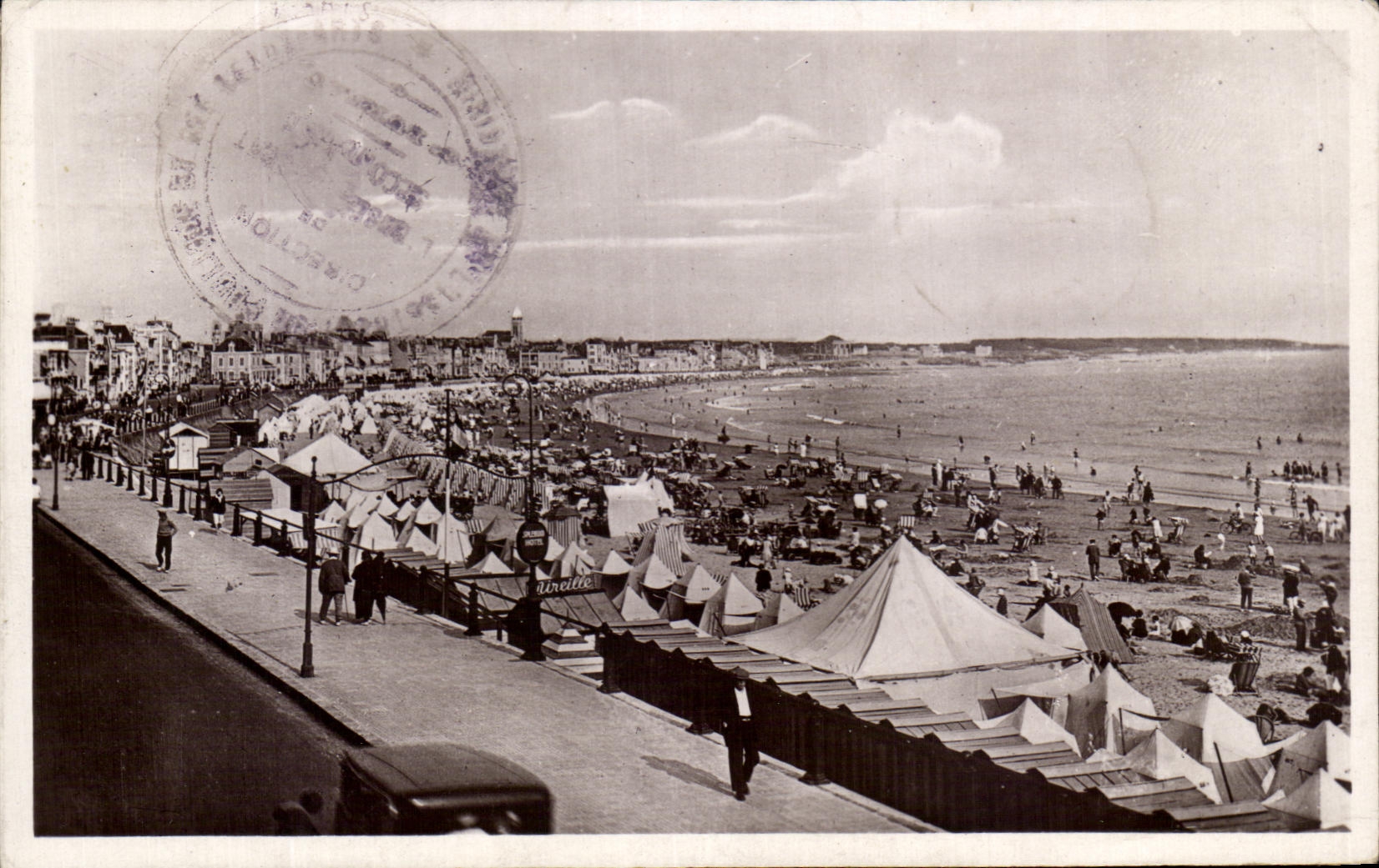 Plage des Sables-d'Olonne — vue de la promenade et du rivage — Éditions Artistiques Raymond Bergevin