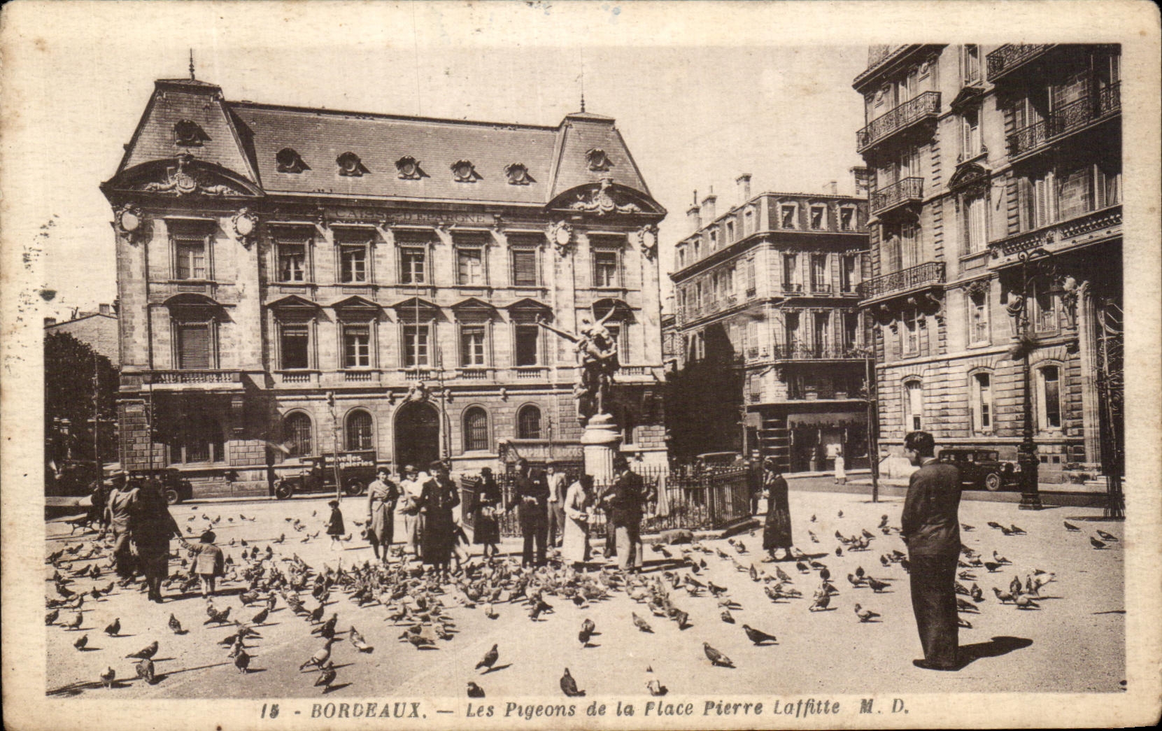 CPA Bordeaux Les Plages De La place Pierre Laffitte