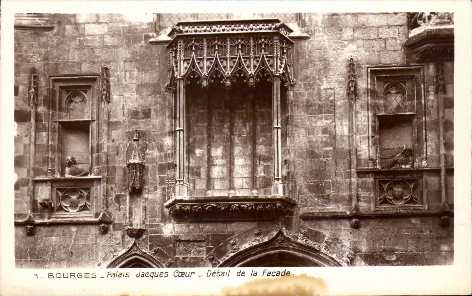 CPA Bourges Palais jacques Coeur Detail de la Facade 