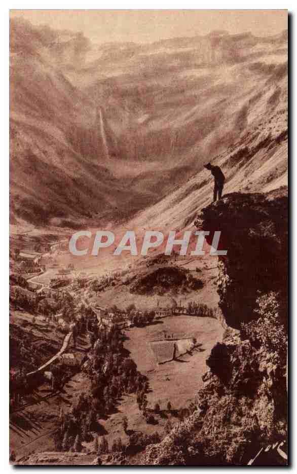 CPA Toute La France Gavarnie Vue d'ensemble au fond le Cirque et la Grande Cascade