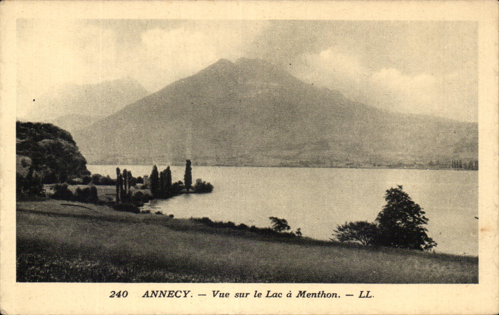Annecey — Vue sur le Lac à Menthon — LL. — N° 240