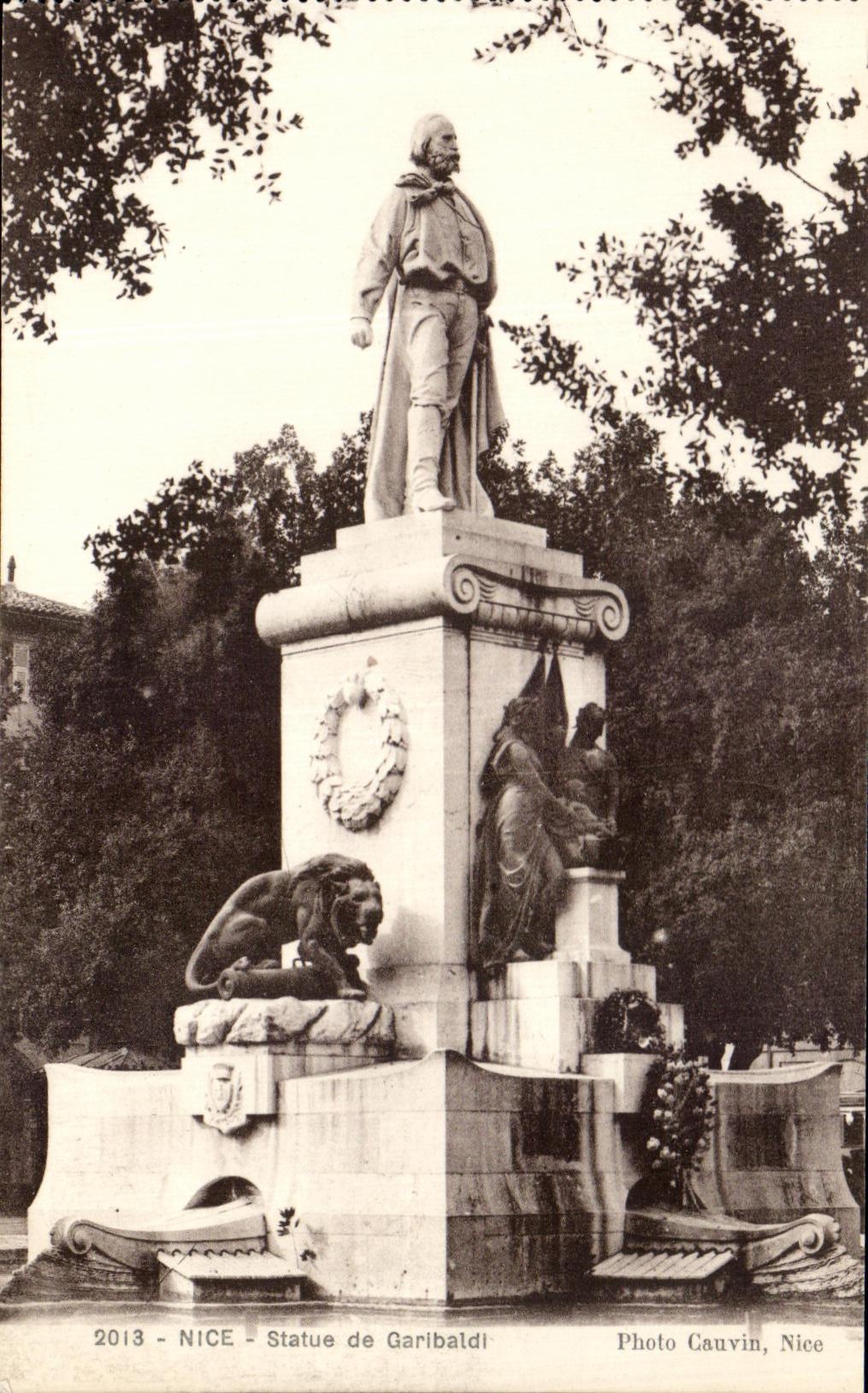 CPA Nice Statue de Garibaldi Lion