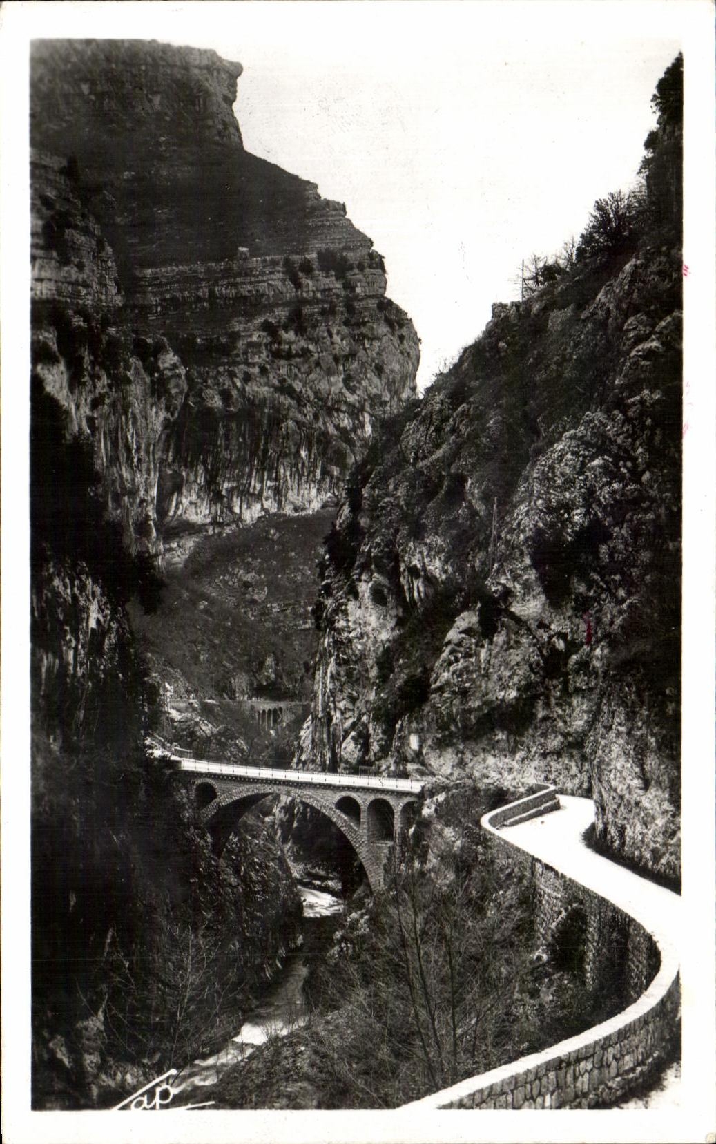CPA Gorges Du Loup La Nouvelle Route Et Le Port De l'abime