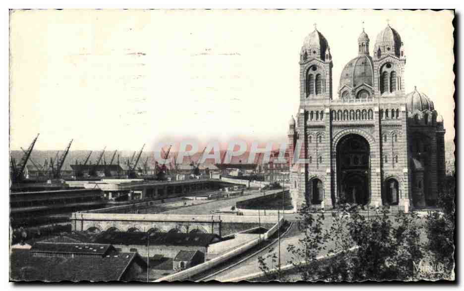 CPA Marseille La Cathedrale Et Les Quais