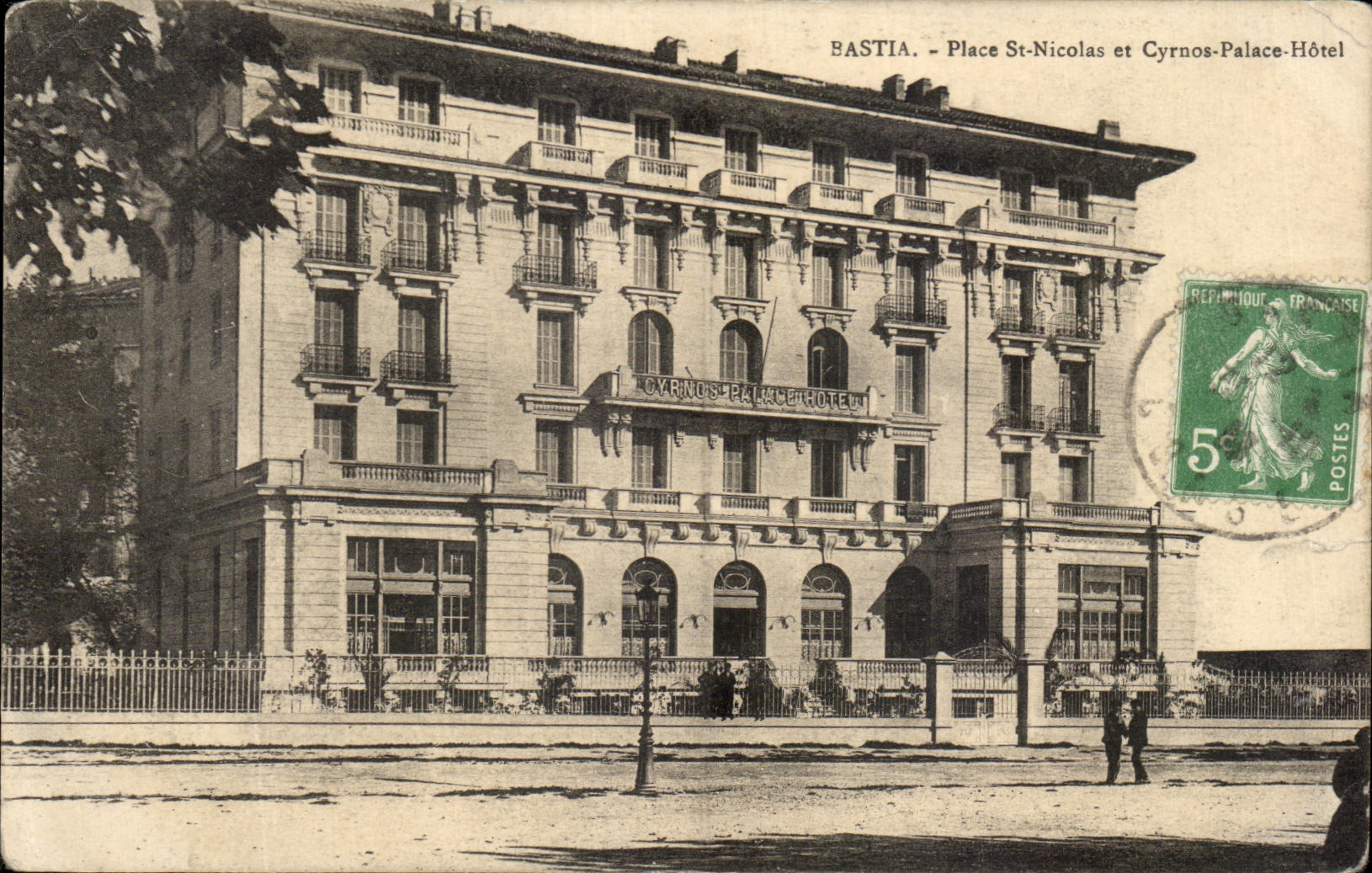 Bastia - Place St-Nicolas et Cyrnos Palace Hôtel — éditeur inconnu, n° de série non visible