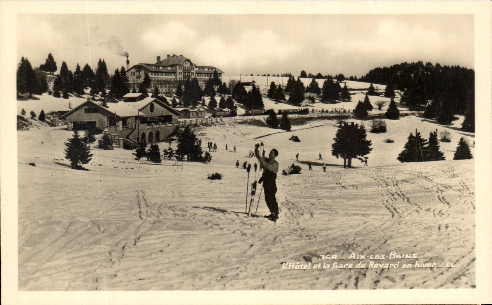 CPA Aix les Bains L'Hotel et la Gare du Revard en hiver