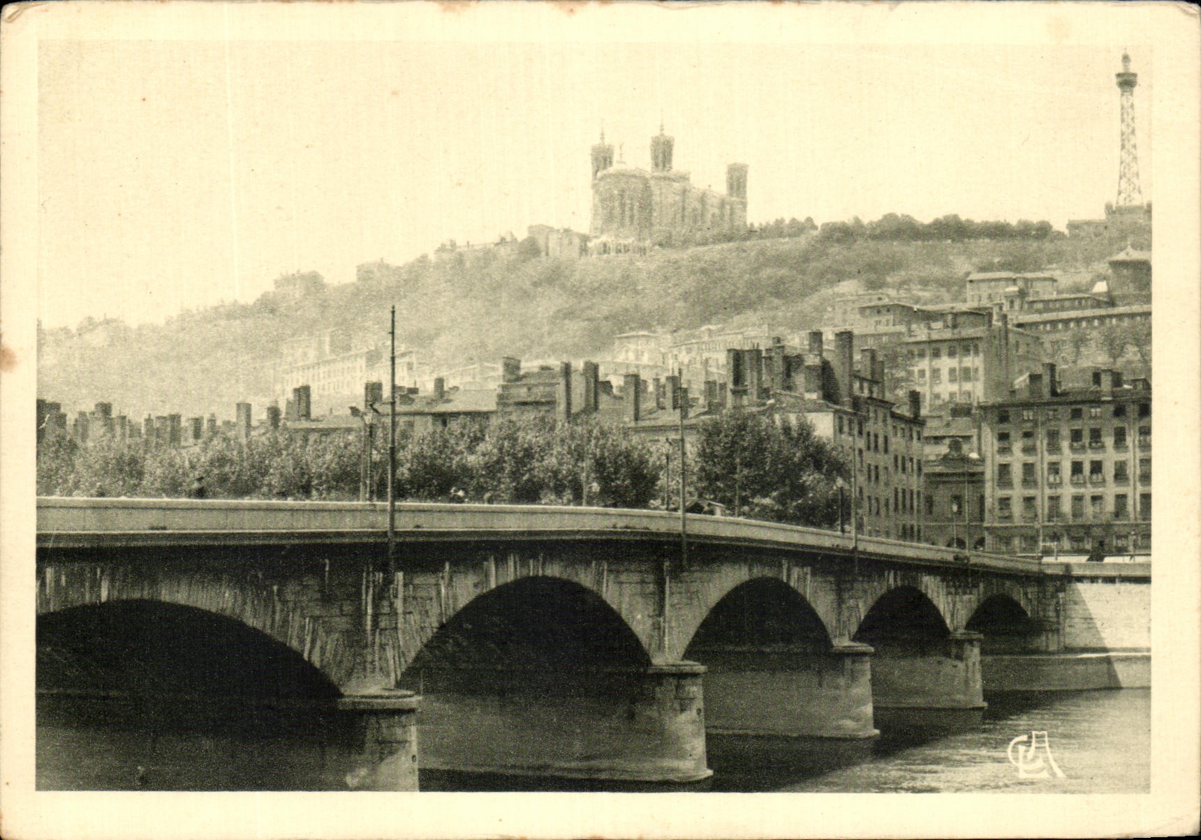 CPA Lyon Le Pont du Change et la Colline de Fourvieres