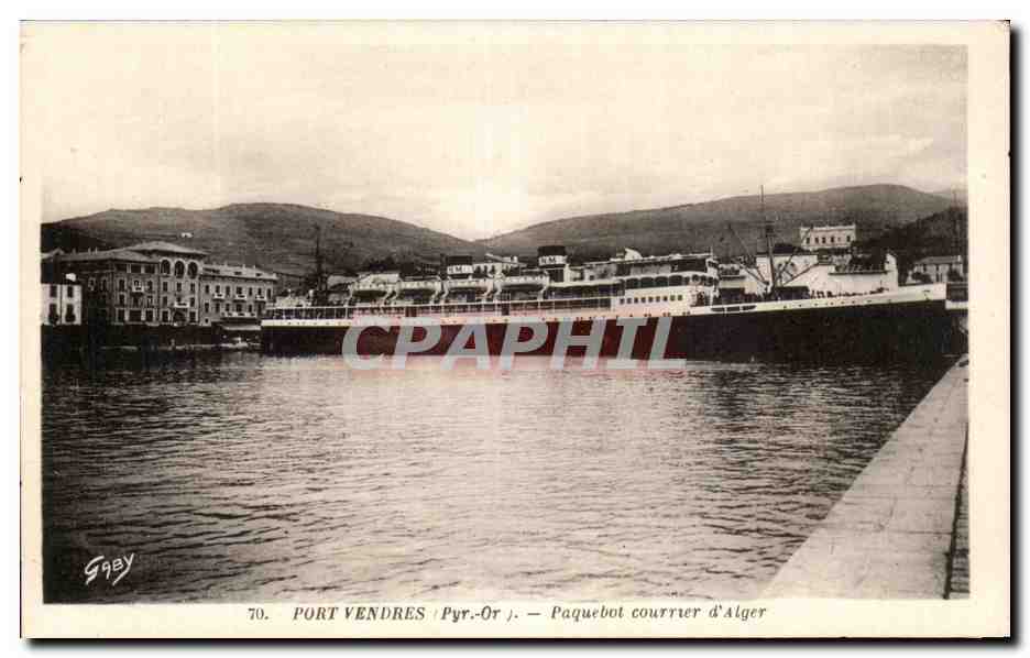 CPA Port Vendres Paquebot Courrier d'Alger Bateau