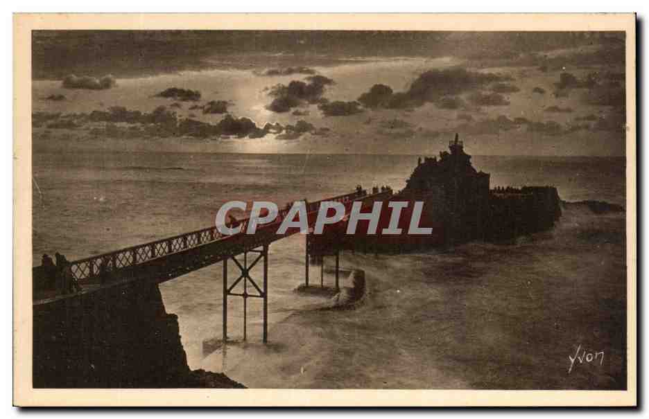 CPA Cote Basque Biarritz Les Rochers de la Vierge au Crepuscule