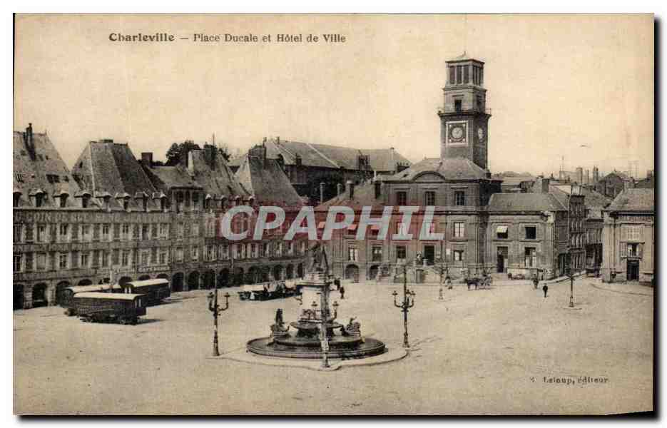 CPA Charleville Place Ducale et Hotel de Ville