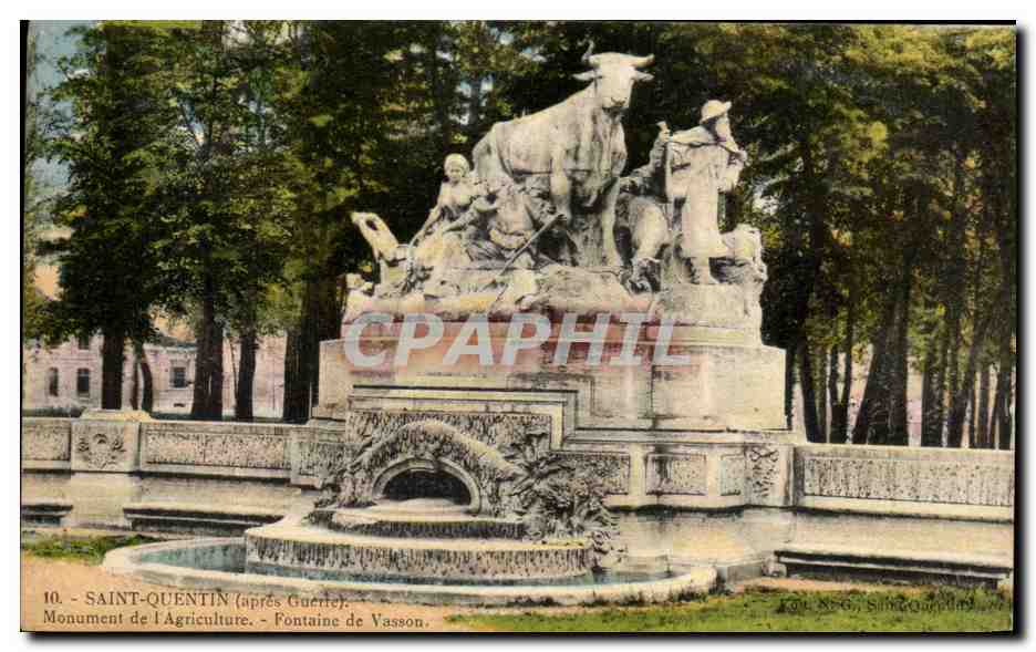 CPA Saint Quentin Monument de l'Agriculture Fontaine de vasson