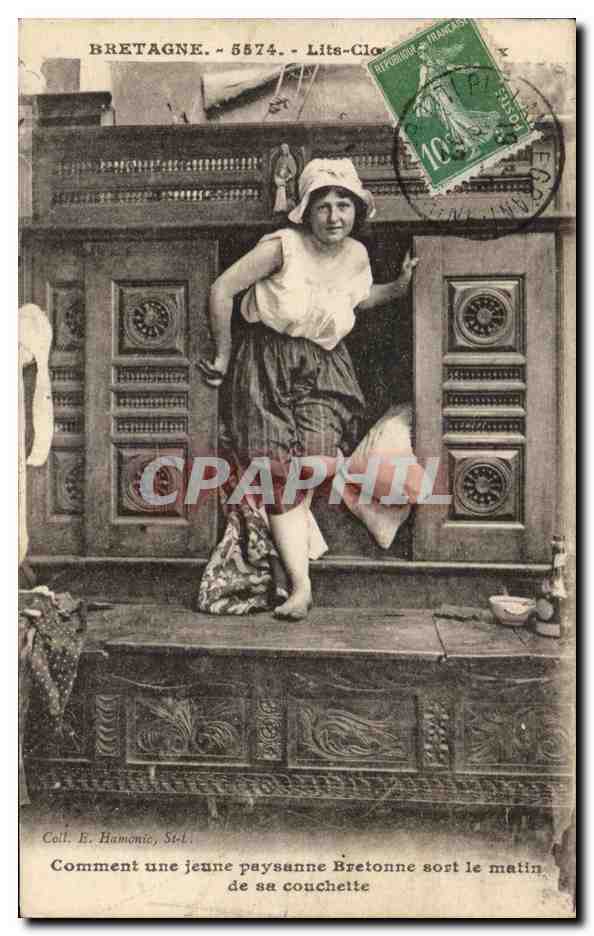 CPA Bretagne Lits clos Folklore Costume