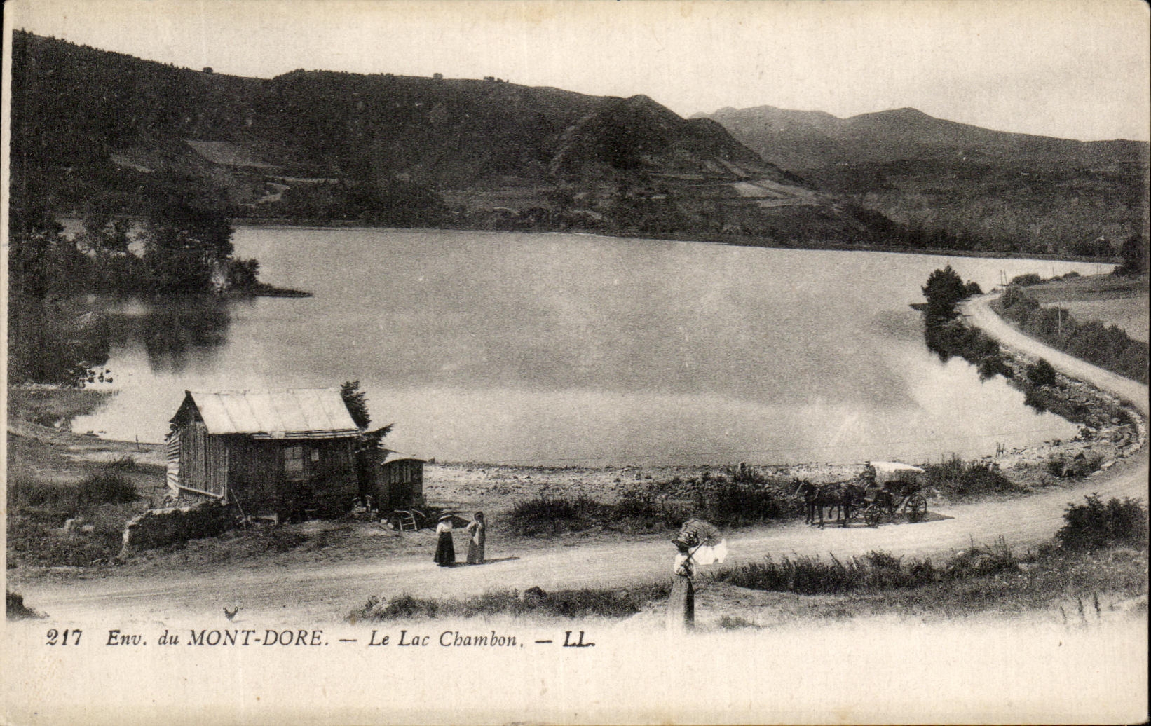 CPA Env Du Mont Dore Le Lac Chambon