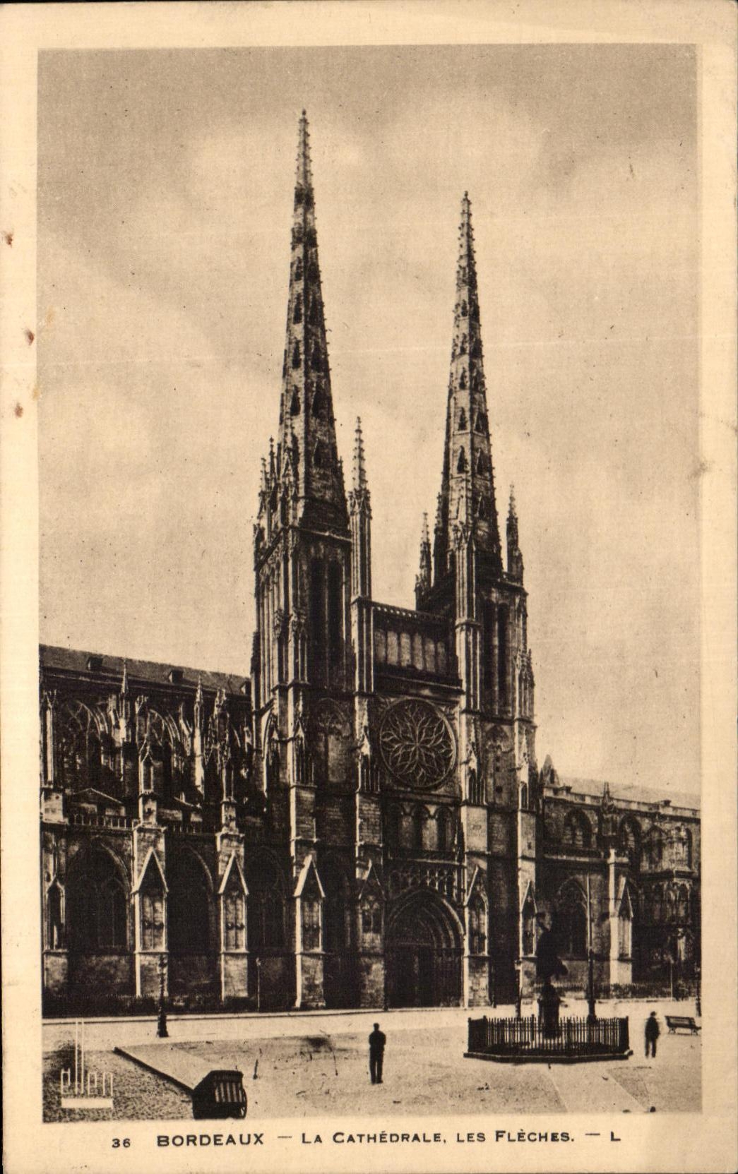CPA Bordeaux la Cathedrale Les Fleches 