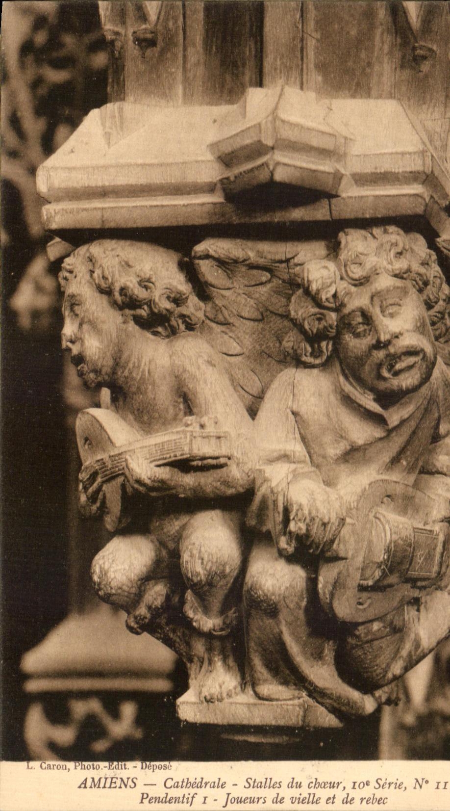 CPA Amiens Cathedrale Stalles de Choeur Joueurs de vielle et de rebec