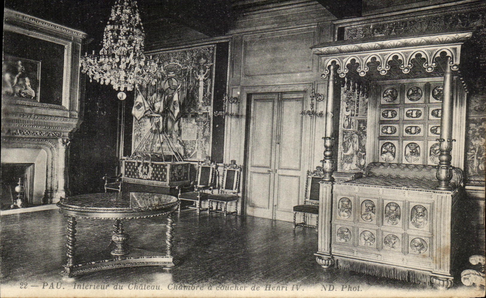 Pau — Intérieur du Château. Chambre à coucher de Henri IV — ND. Phot.