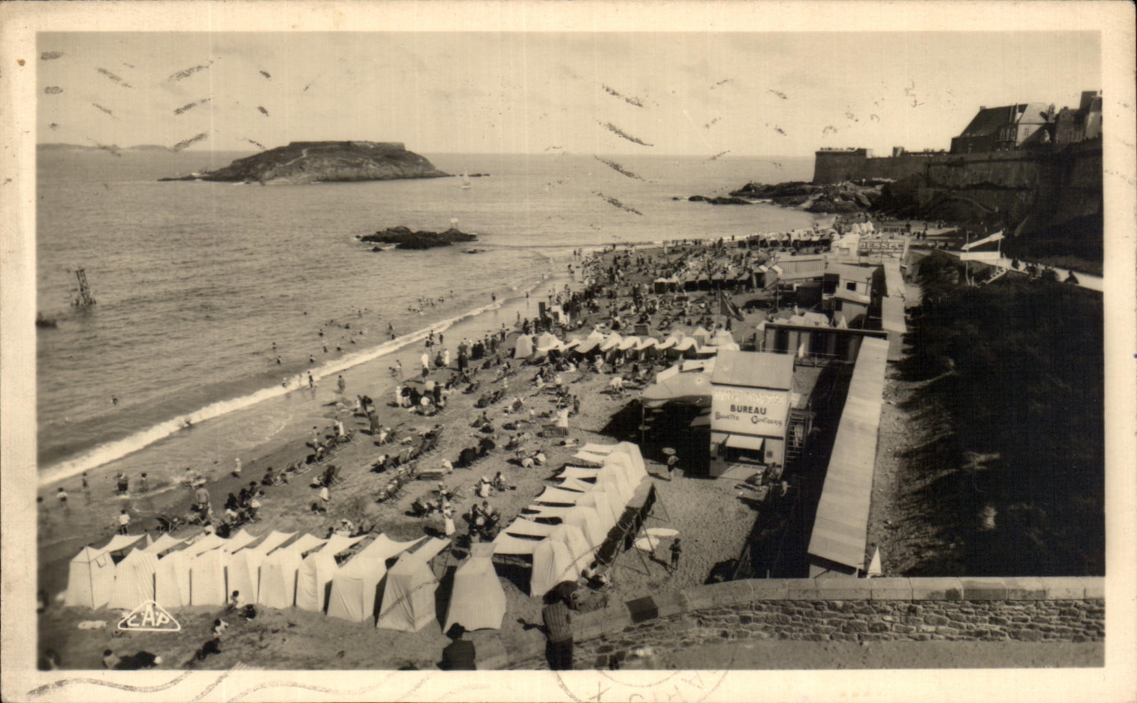 Plage de Bon-Secours vue vers la Tour — Bédouaque — Édition de Saint-Malo