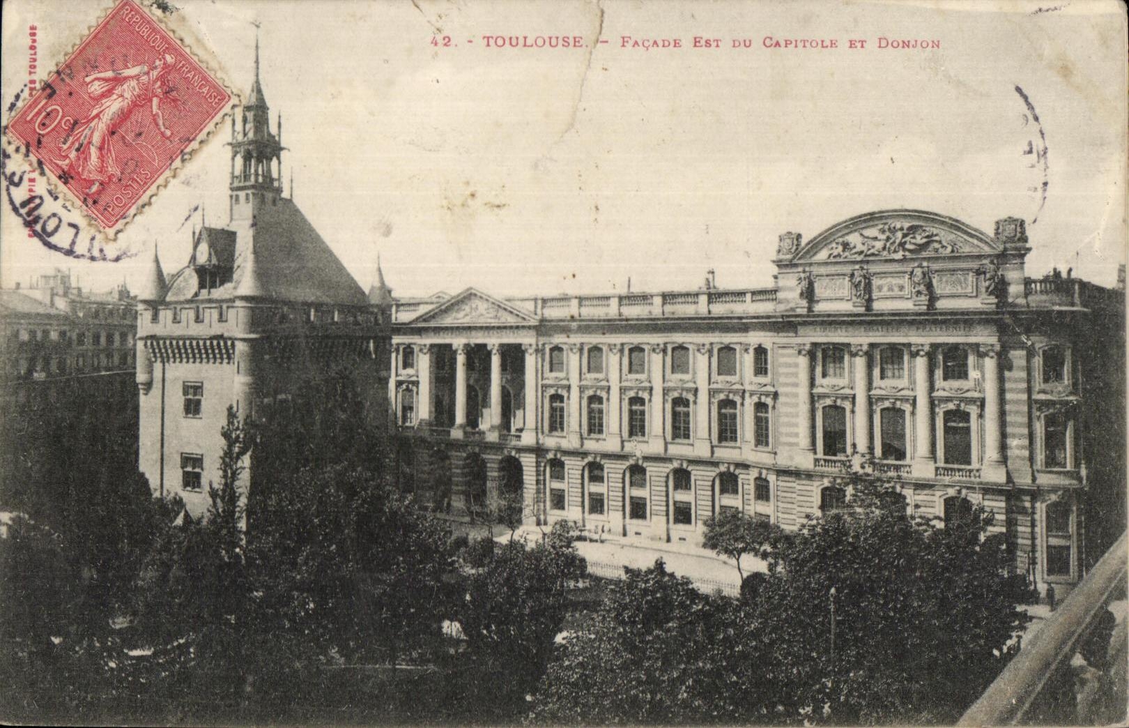 CPA Toulouse Facade Est Du Capitole Et donjon
