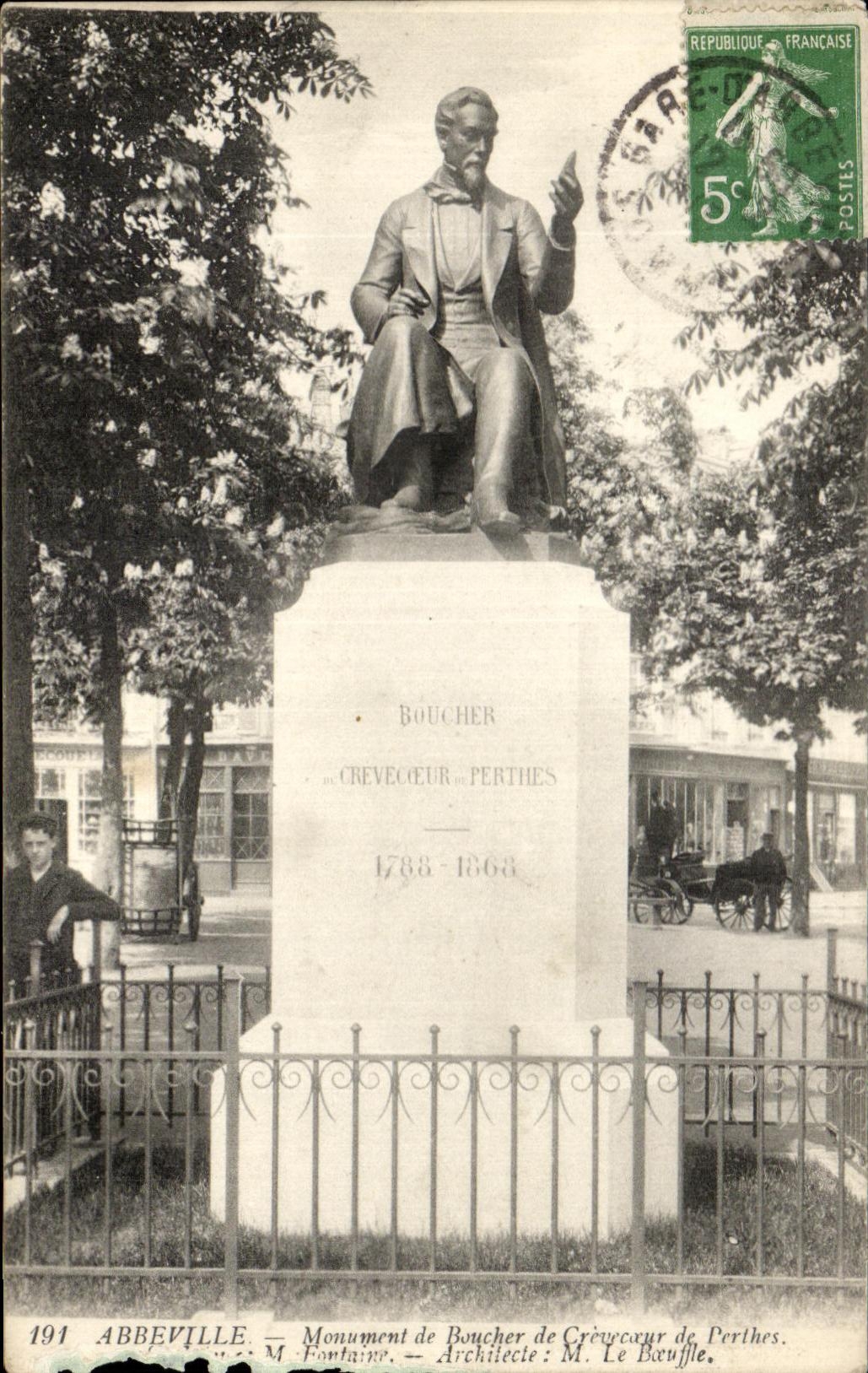 CPA Abbeville Monument De Boucher De Crevecoeur de Perthes