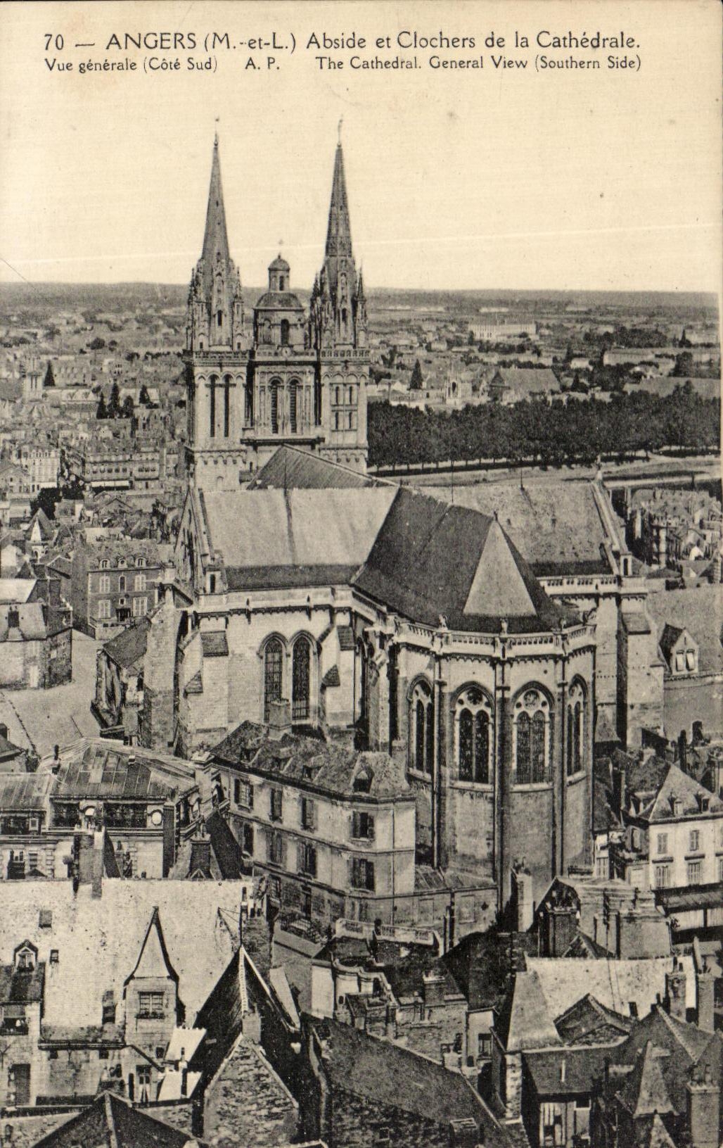 CPA Angers Abside Et Clohers De La Cathedrale Vue Generale