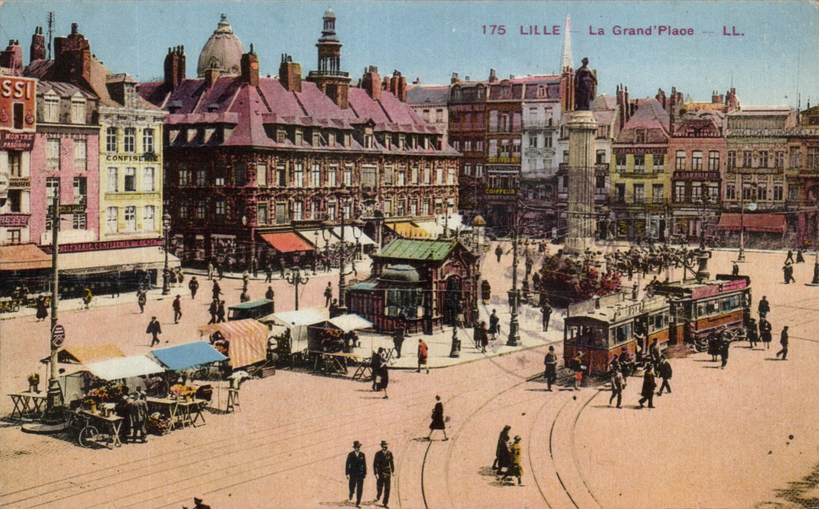 CPA Lille La Grand Place Marche (bonne animation)