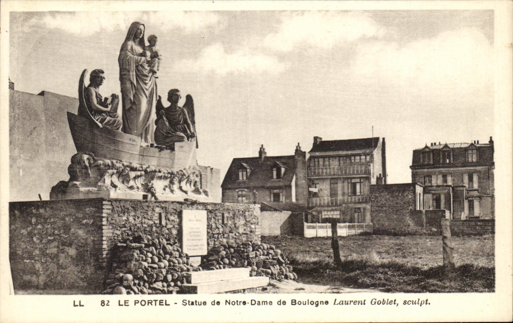 CPA Le Portel Statue de Notre Dame de Boulogne Laurent Goblet Sculpt