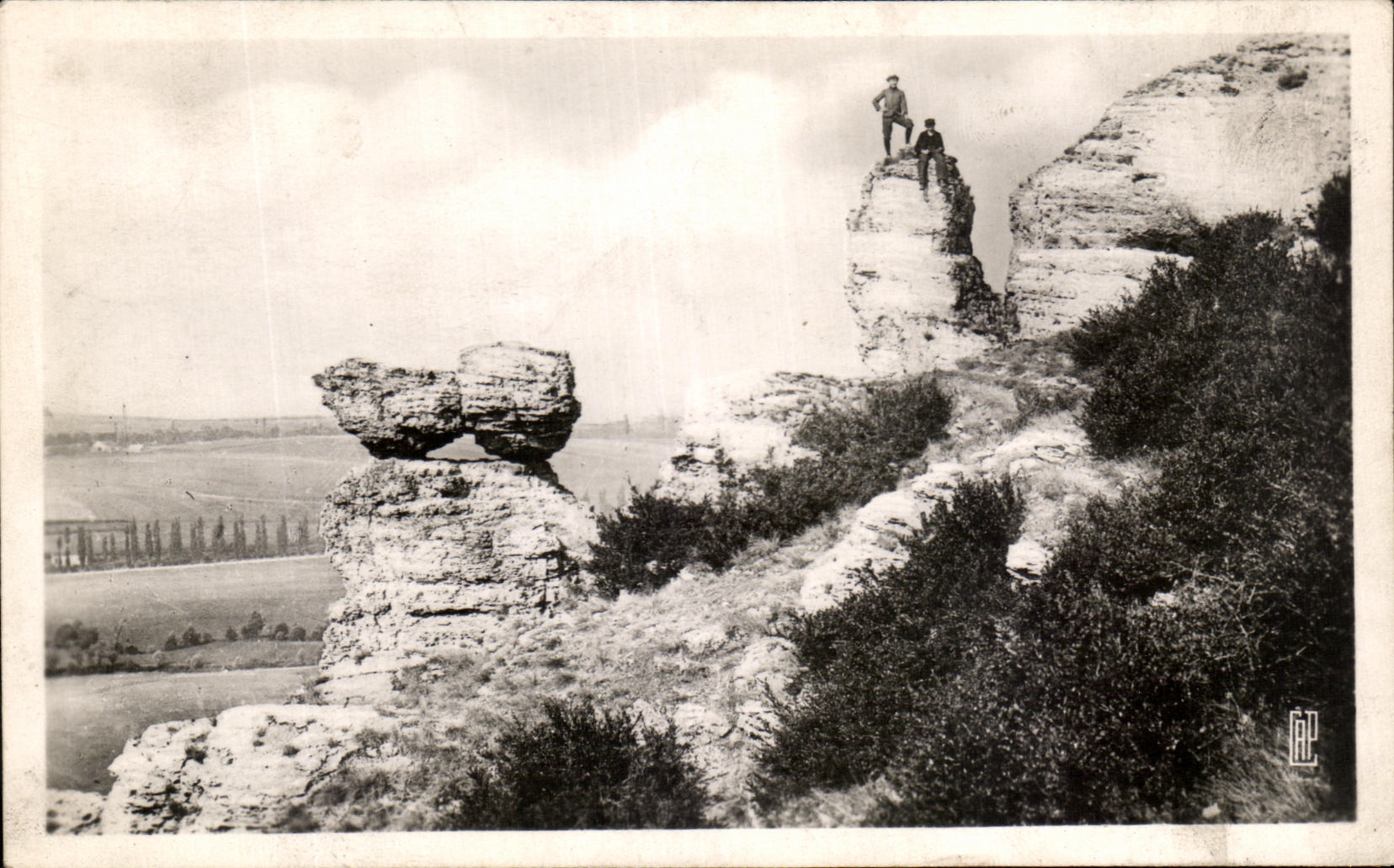 Les Rochers de Frotey — Panoramablick mit zwei Personen auf einem Felsen — Verlag REAL-PHOTO, n° (47)