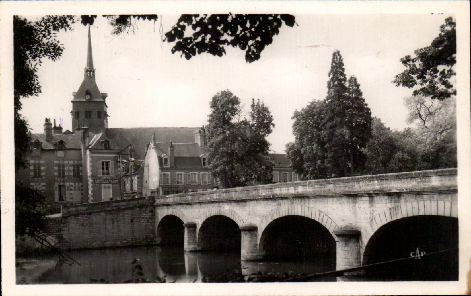 CPA Romorantin Le Pont sur La sauldre Vu Du Square