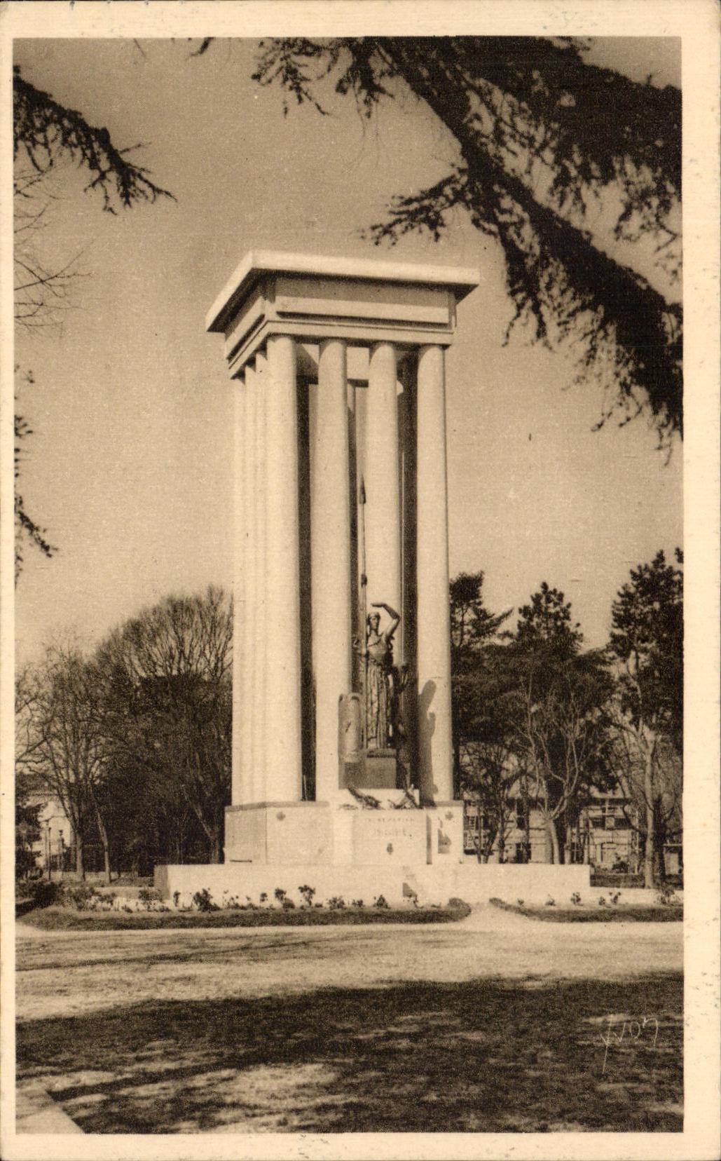 Monument aux Morts — œuvre de Bourdelle — Montauban (Tarn-et-Garonne)