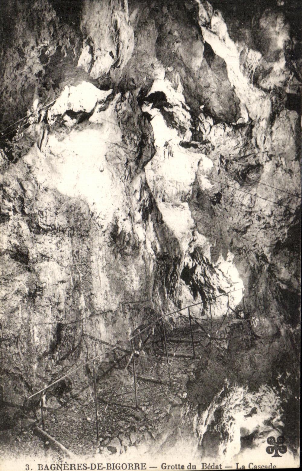 Bagnères-de-Bigorre — Grotte du Bédat — La Cascade — Éditeur : Le Club des Amis de la Grotte du Bédat