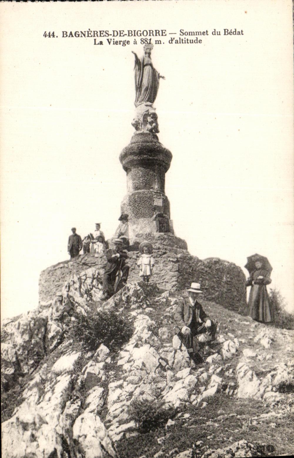 Bagnères-de-Bigorre — Sommet du Bédat — statue de la Vierge à 881 m d'altitude