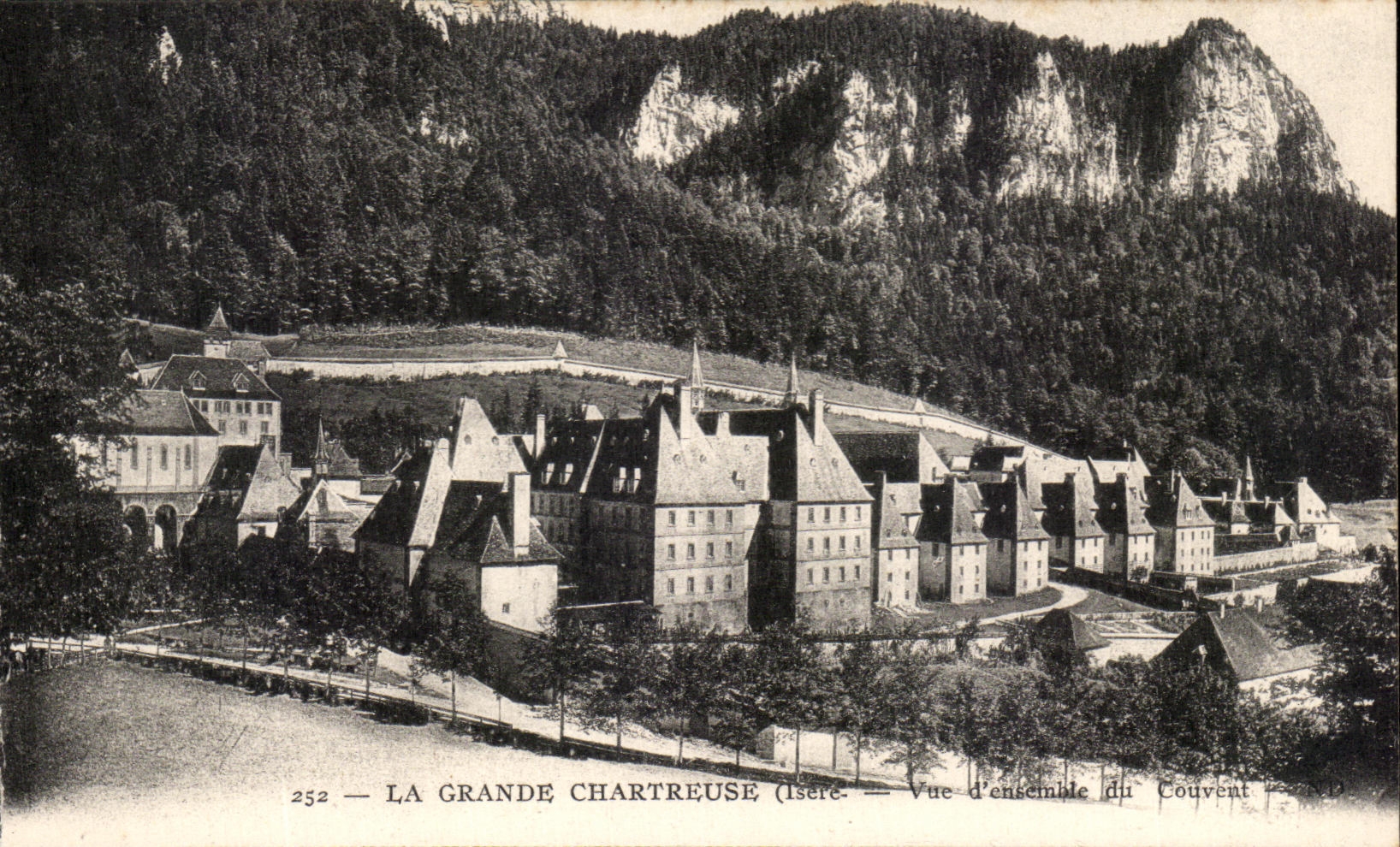 La Grande Chartreuse (Isère) — Vue d'ensemble du Couvent — n° 252