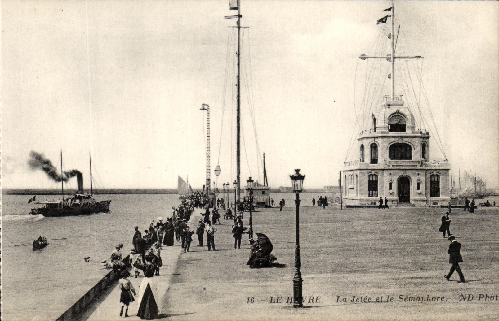 CPA Le Havre La Jetee et le Semaphore Bateau