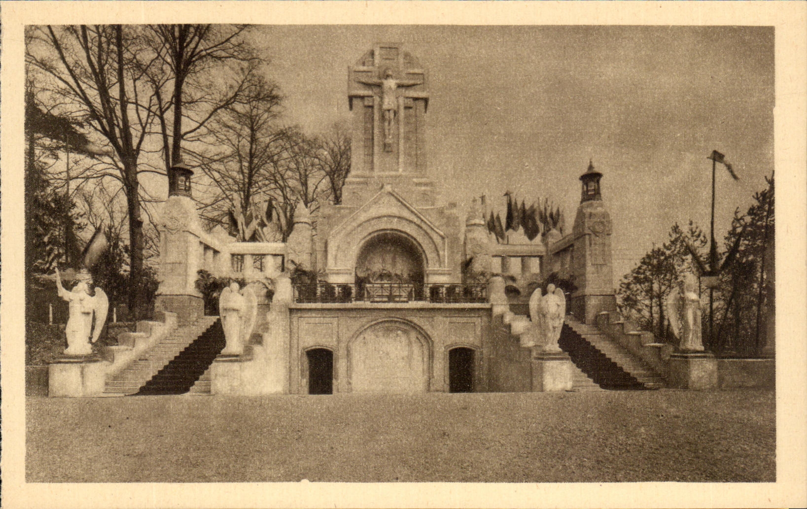 La Basilique de Lisieux — 14ème Station et Calvaire monumental — Éditions C. H.S. T. Lisieux