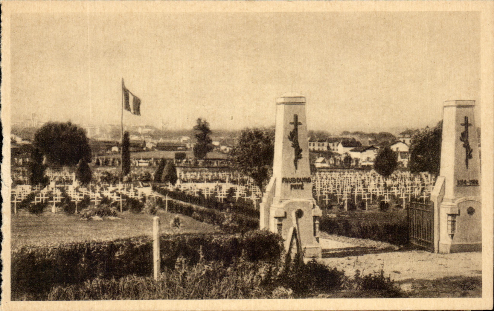 Cimetière Militaire du Faubourg Pavé — Verdun — éditeur Ossuaire de Douaumont